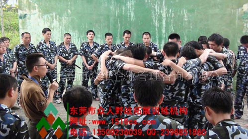 東莞拓展訓練風采：我們是兄弟！