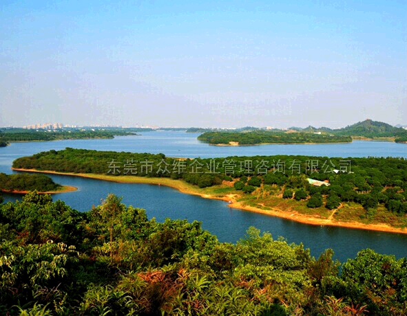 東莞松山湖野戰(zhàn)松湖花?；?  height=